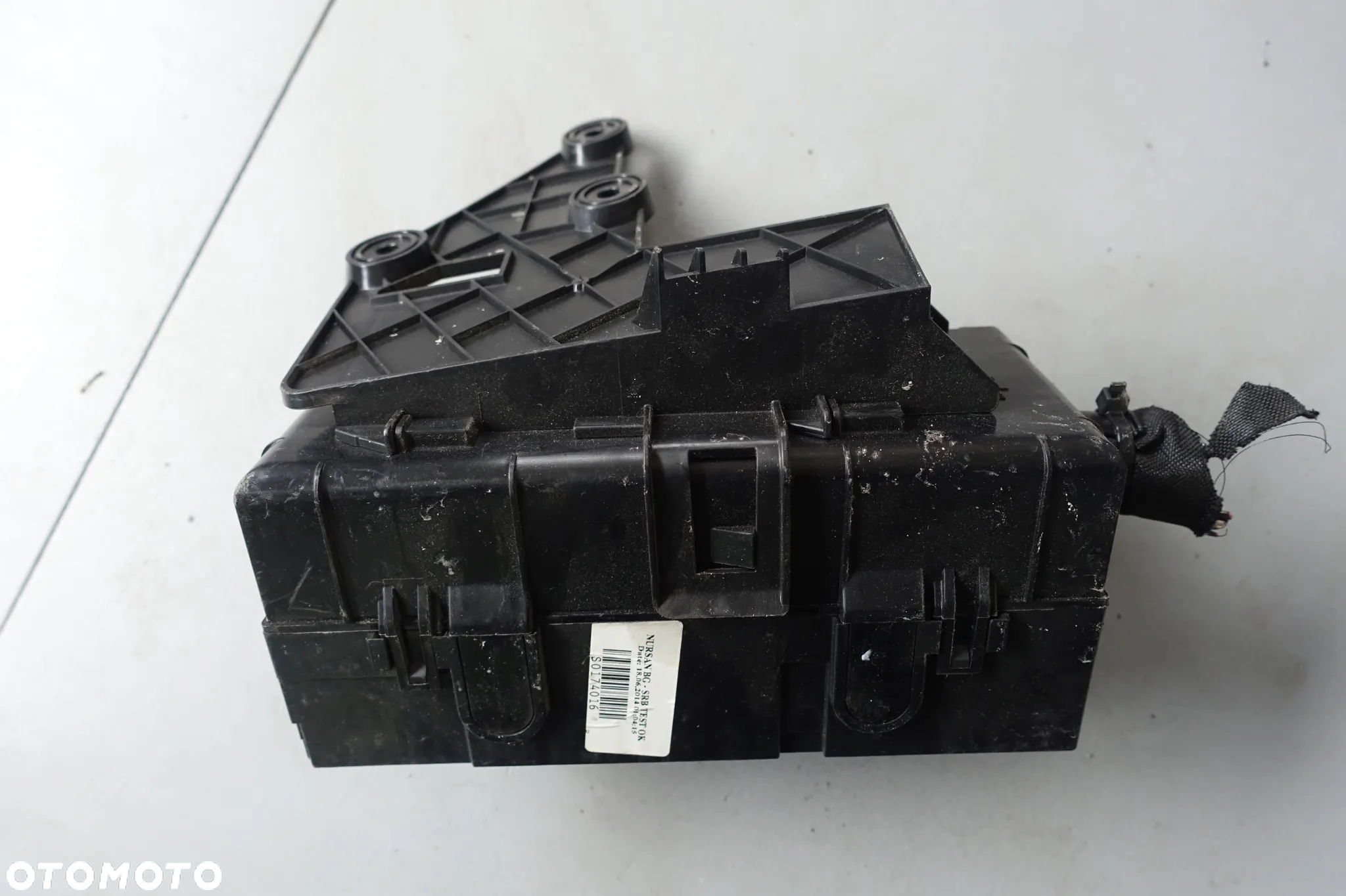 SKRZYNKA BEZPIECZNIKÓW TRANSIT CUSTOM 2.2 TDCI 14r. - 2