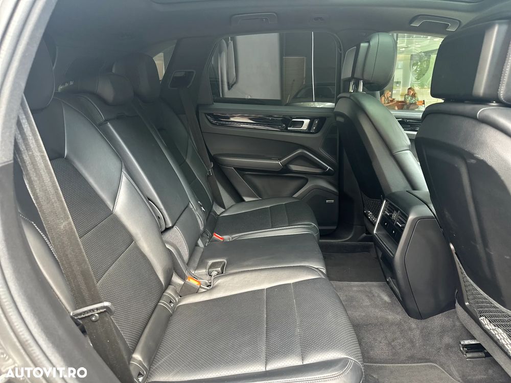 Porsche Cayenne - 12