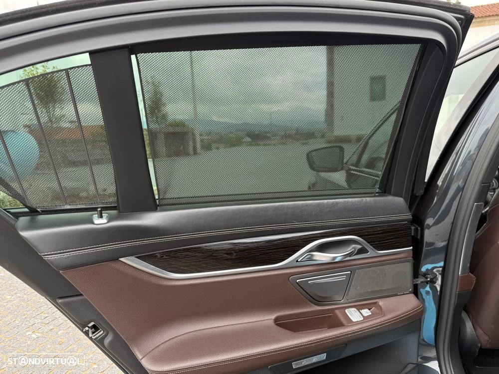 BMW 740 d xDrive Pack M Auto - 27