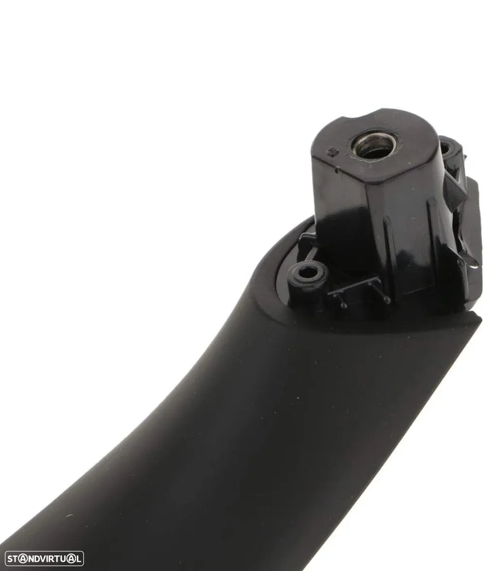 Puxador BMW Serie 3 F30 F31 - Frente Direito Preto - 4