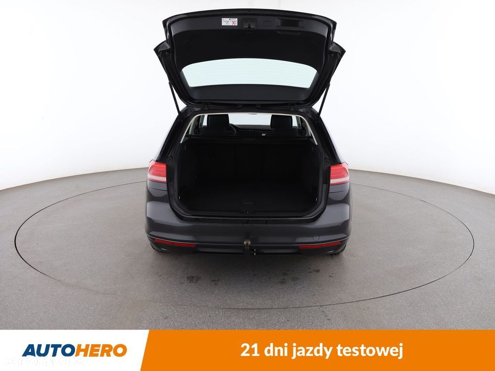 Volkswagen Passat - 16
