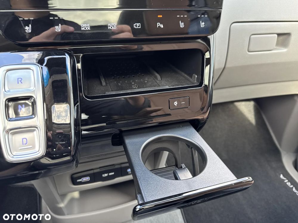 Hyundai Staria 1.6 T-GDI HEV Luxury - 27