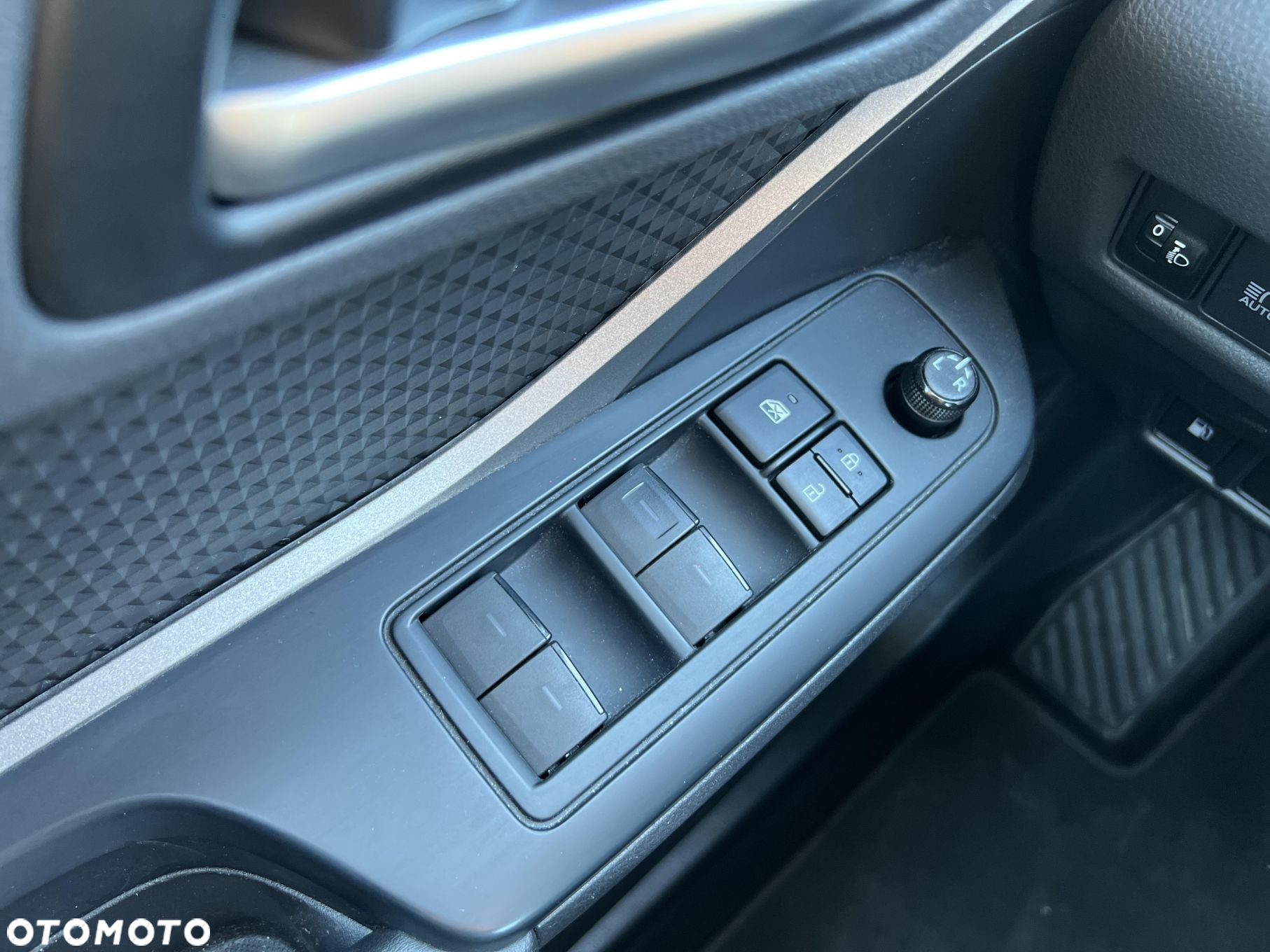 Toyota C-HR - 21