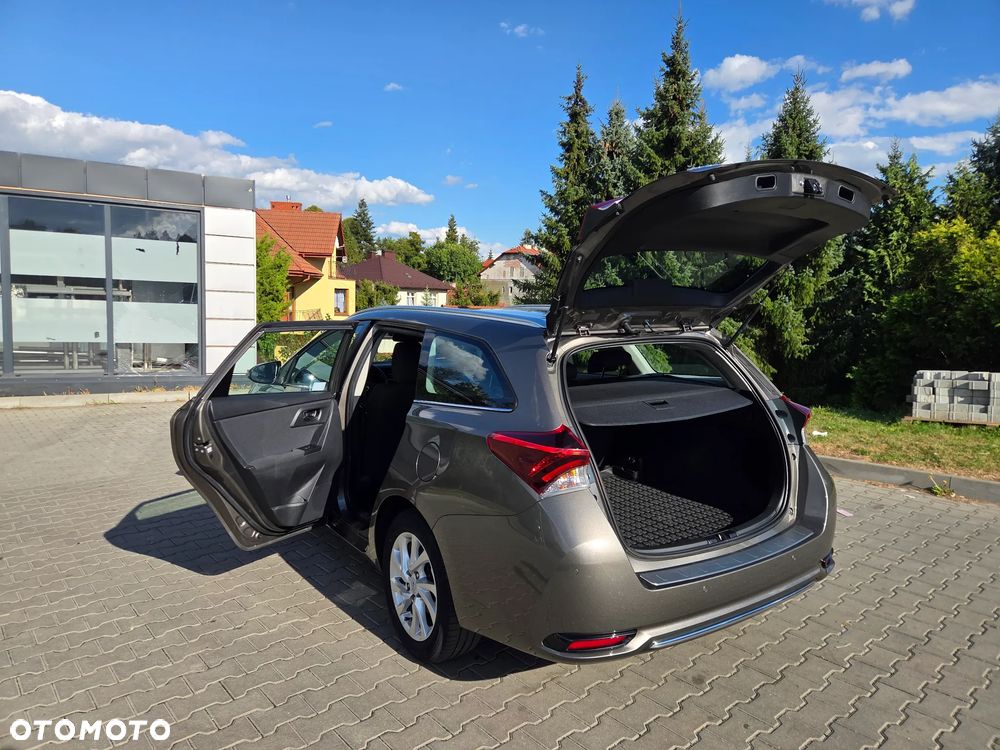Toyota Auris 1.6 Premium Comfort - 17