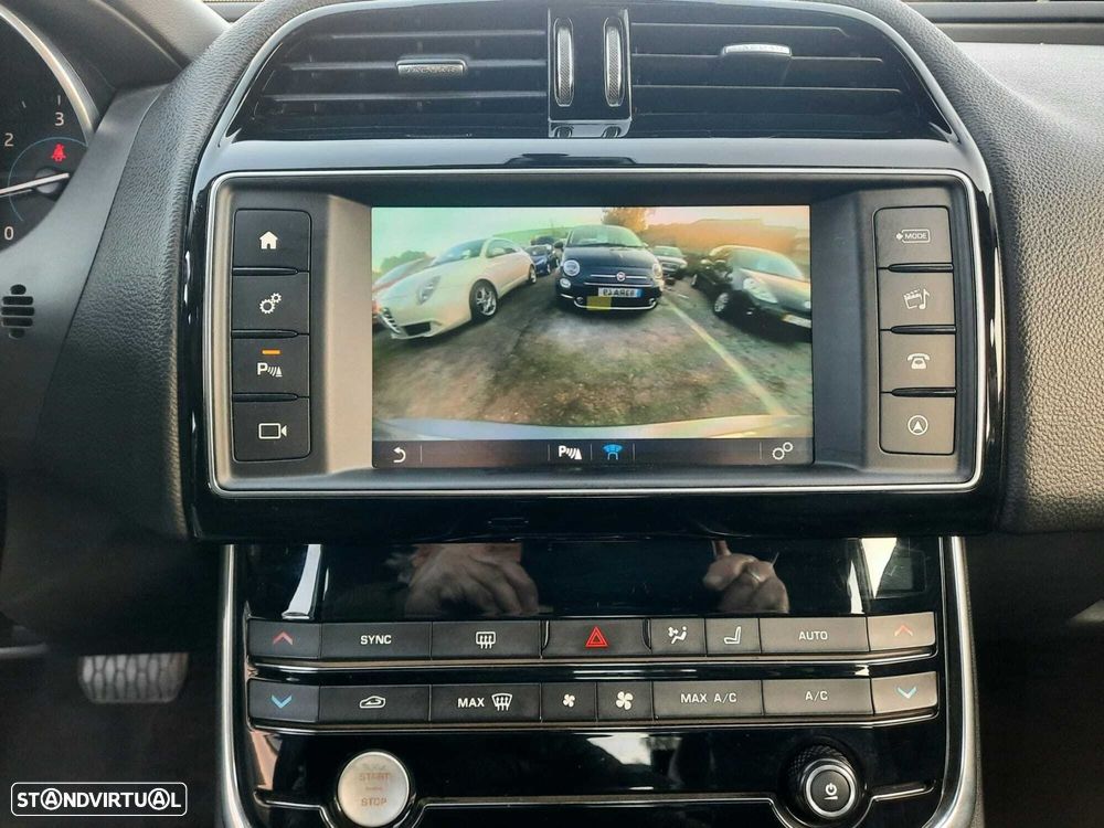 Jaguar XE 2.0 D Portfolio AWD Aut. - 15