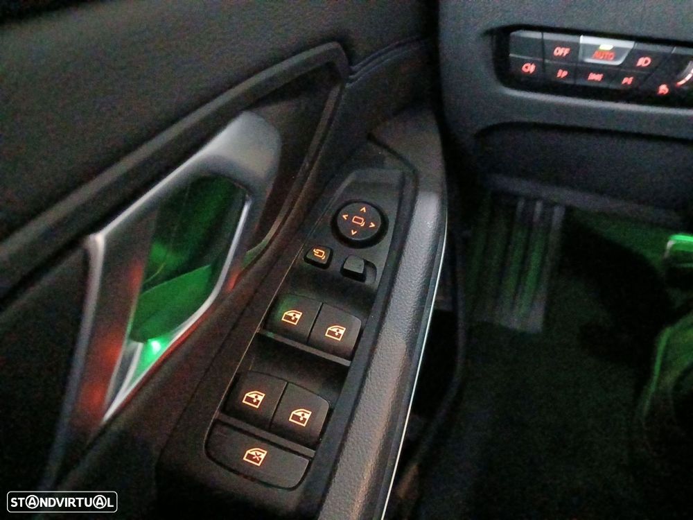 BMW 320 d Pack Desportivo M Auto - 18