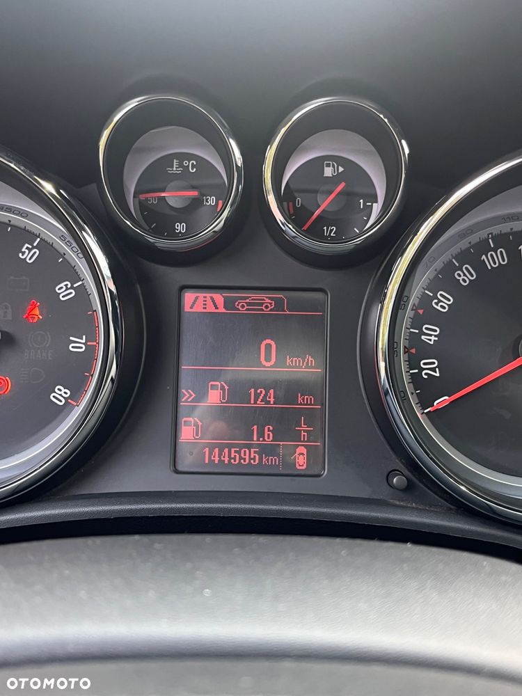 Opel Astra 1.6 Turbo Edition - 10