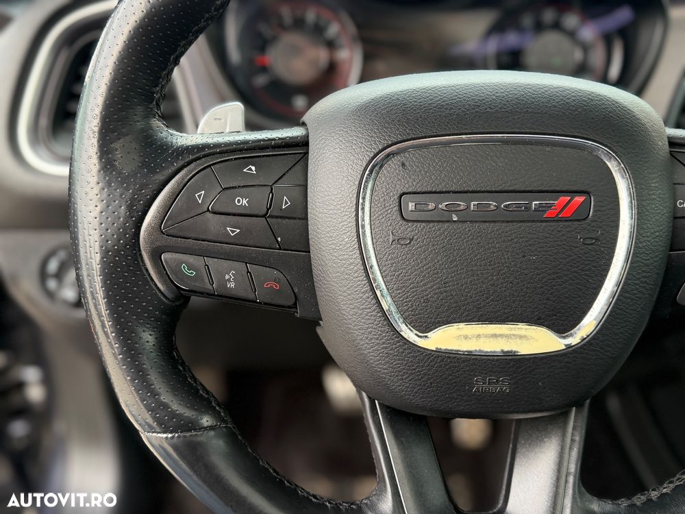 Dodge Challenger - 4