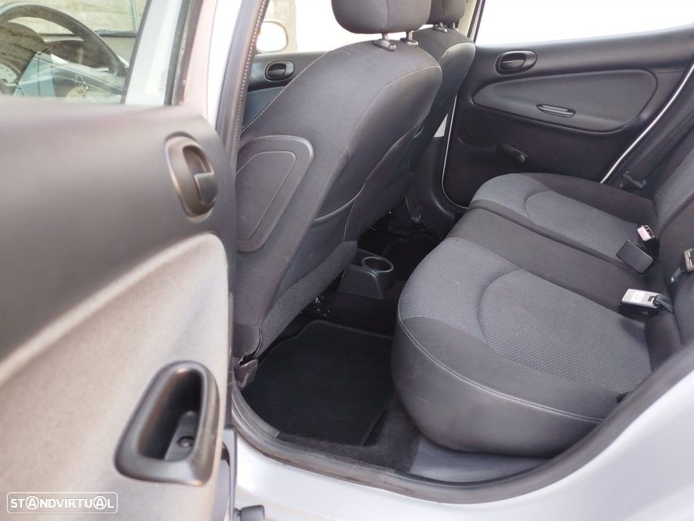 Peugeot 206+ 1.1 Urban - 21