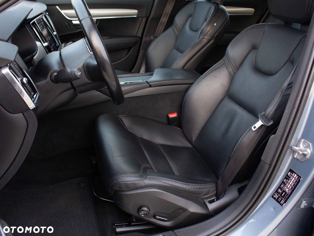 Volvo V90 D4 AWD Momentum - 35