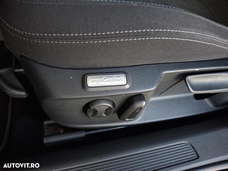 Volkswagen Passat 2.0 TDI SCR DSG Elegance - 30