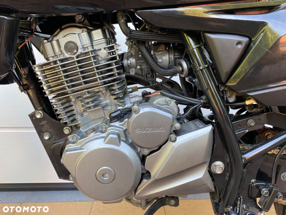 Suzuki DR - 16
