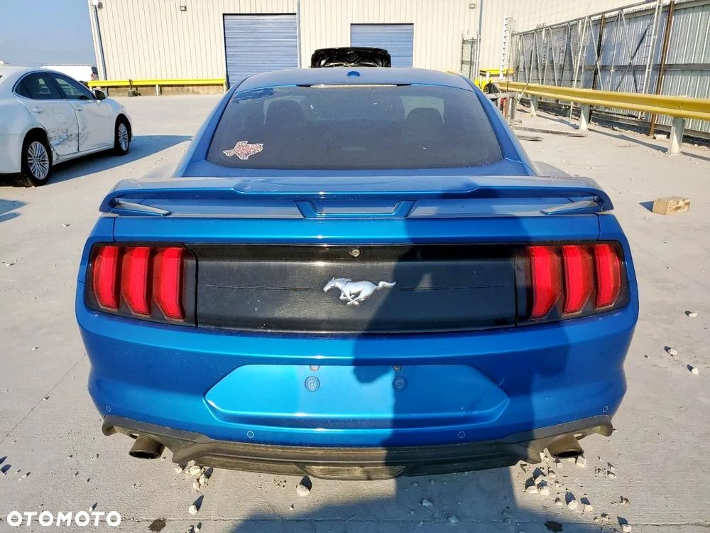 Ford Mustang - 7