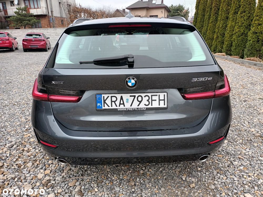 BMW Seria 3 330e xDrive - 4