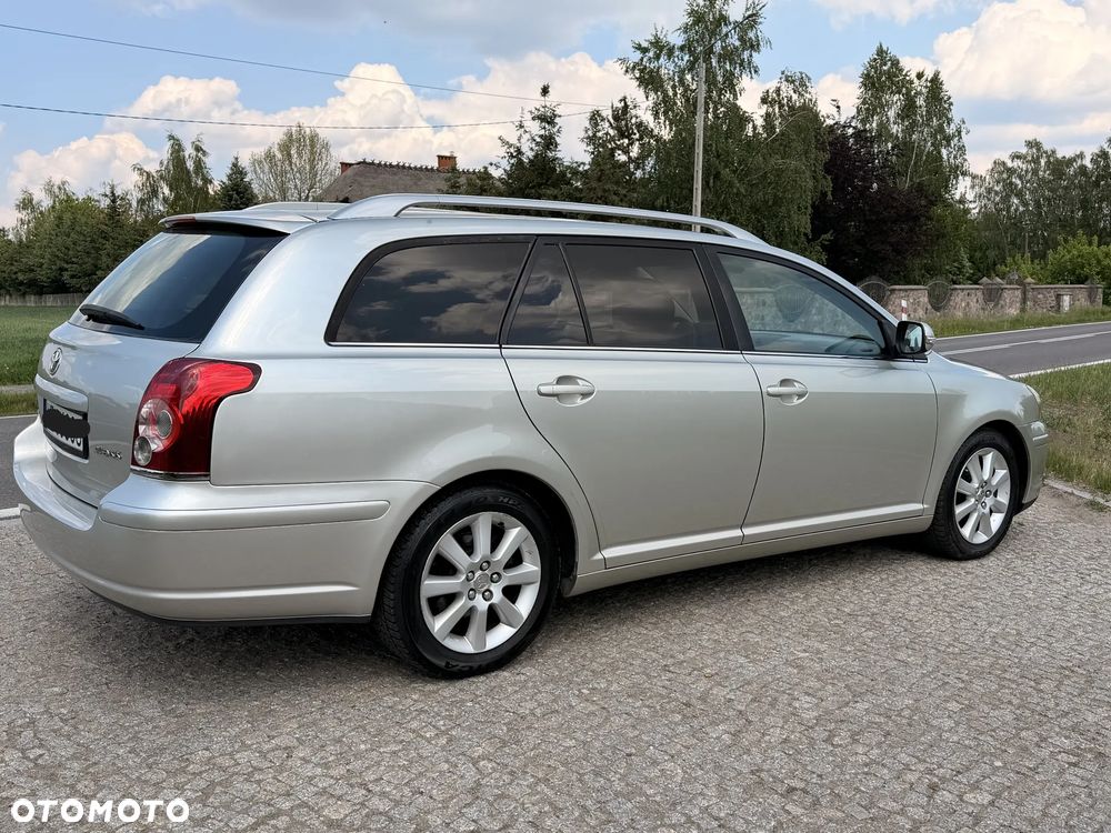 Toyota Avensis 1.8 VVT-i Luna - 21