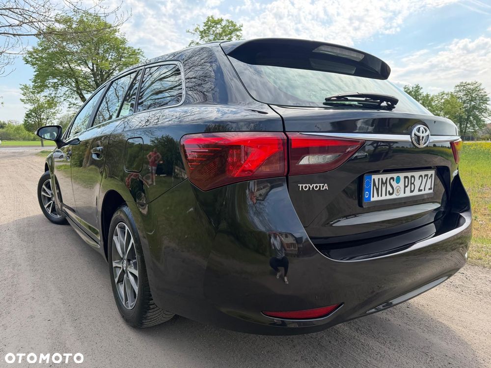 Toyota Avensis 1.8 Premium EU5 - 9