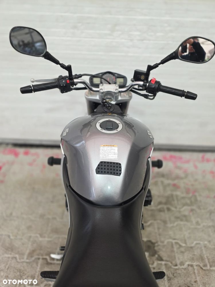 Suzuki GSR - 29