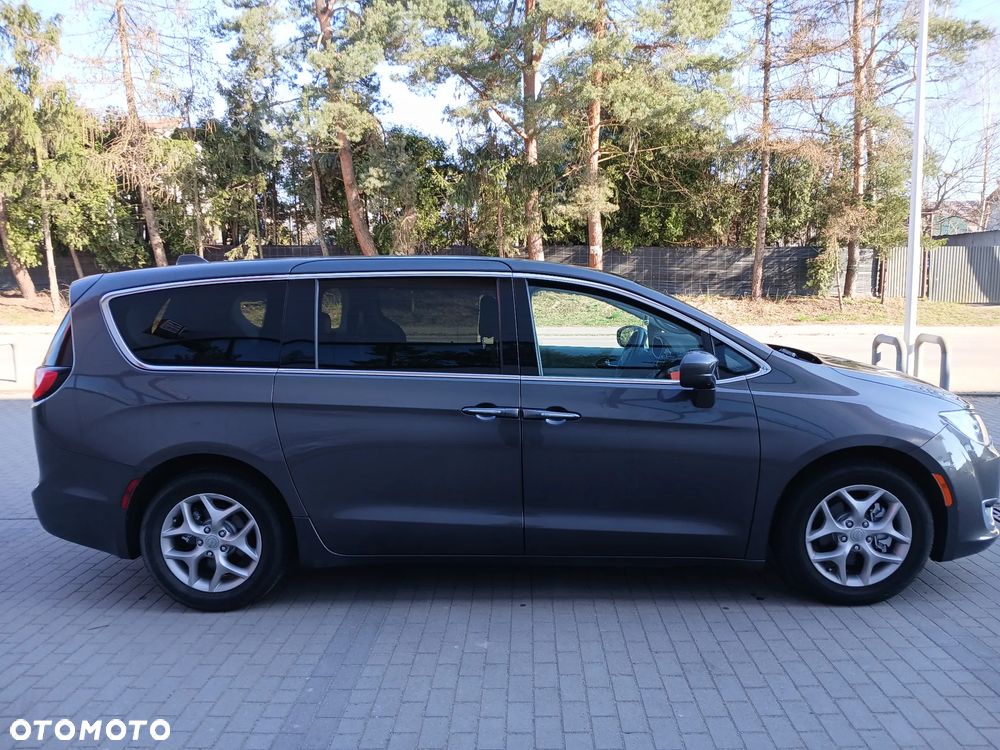 Chrysler Pacifica - 8