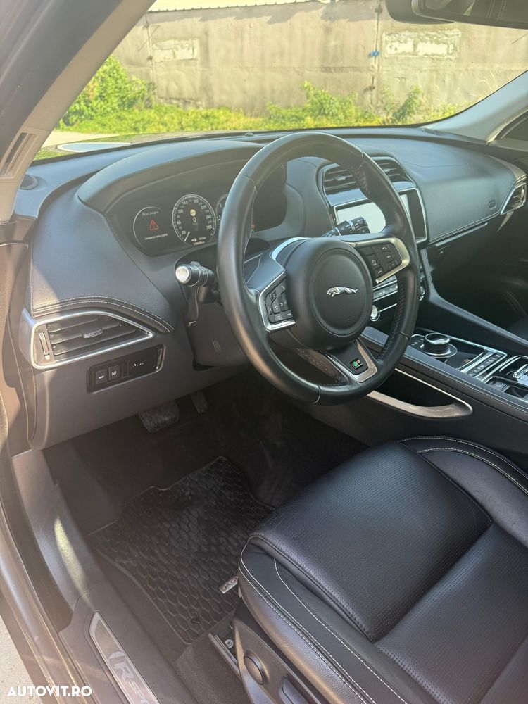 Jaguar F-Pace 20d AWD Aut. R-Sport - 16