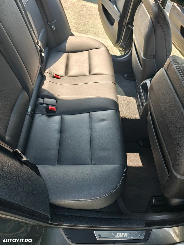 BMW Seria 5 525d xDrive AT - 13
