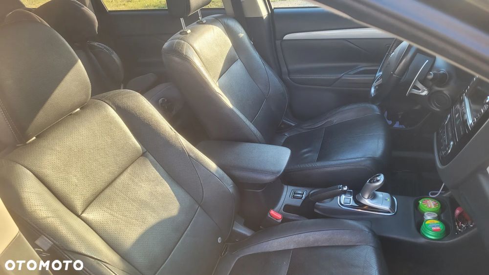 Mitsubishi Outlander - 8