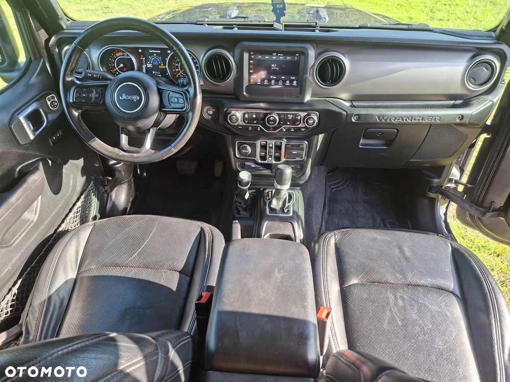 Jeep Wrangler - 10