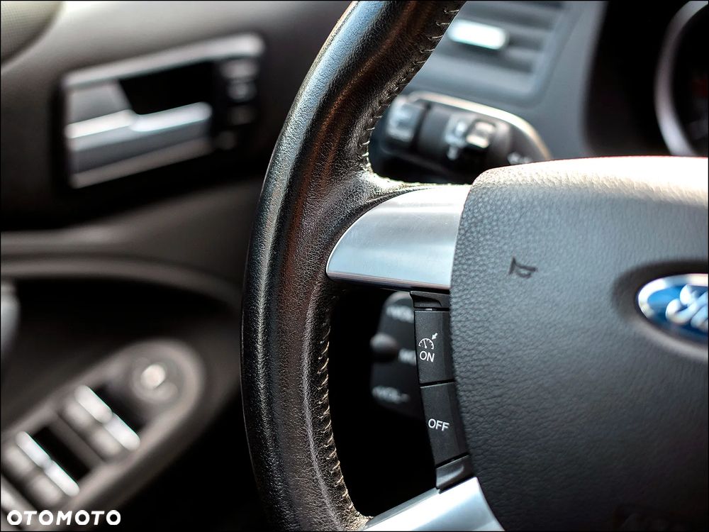 Ford Kuga - 18