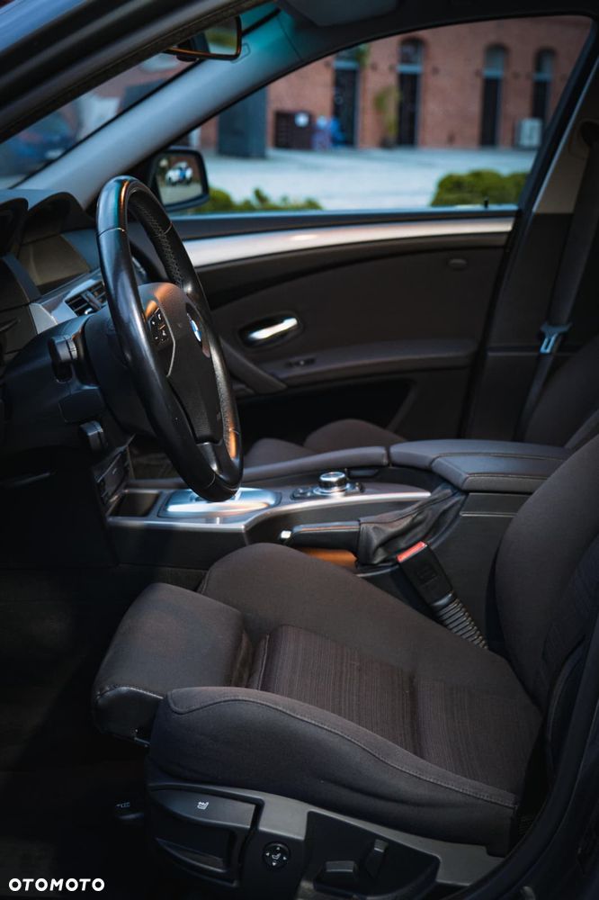 BMW Seria 5 525d - 12