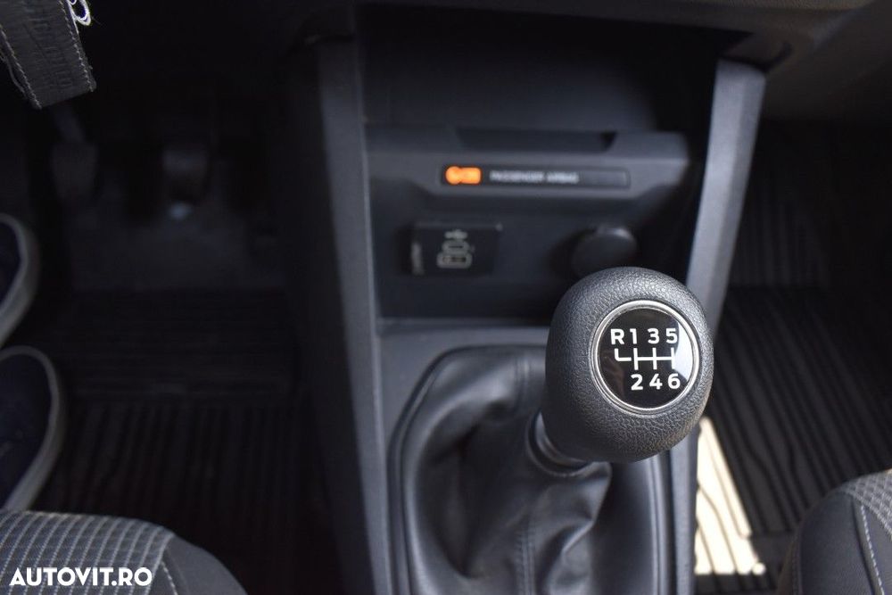 Ford Transit Courier - 36