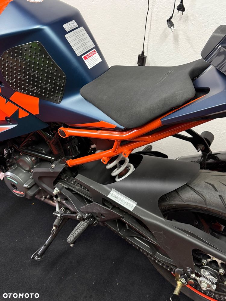 KTM RC 390 - 21