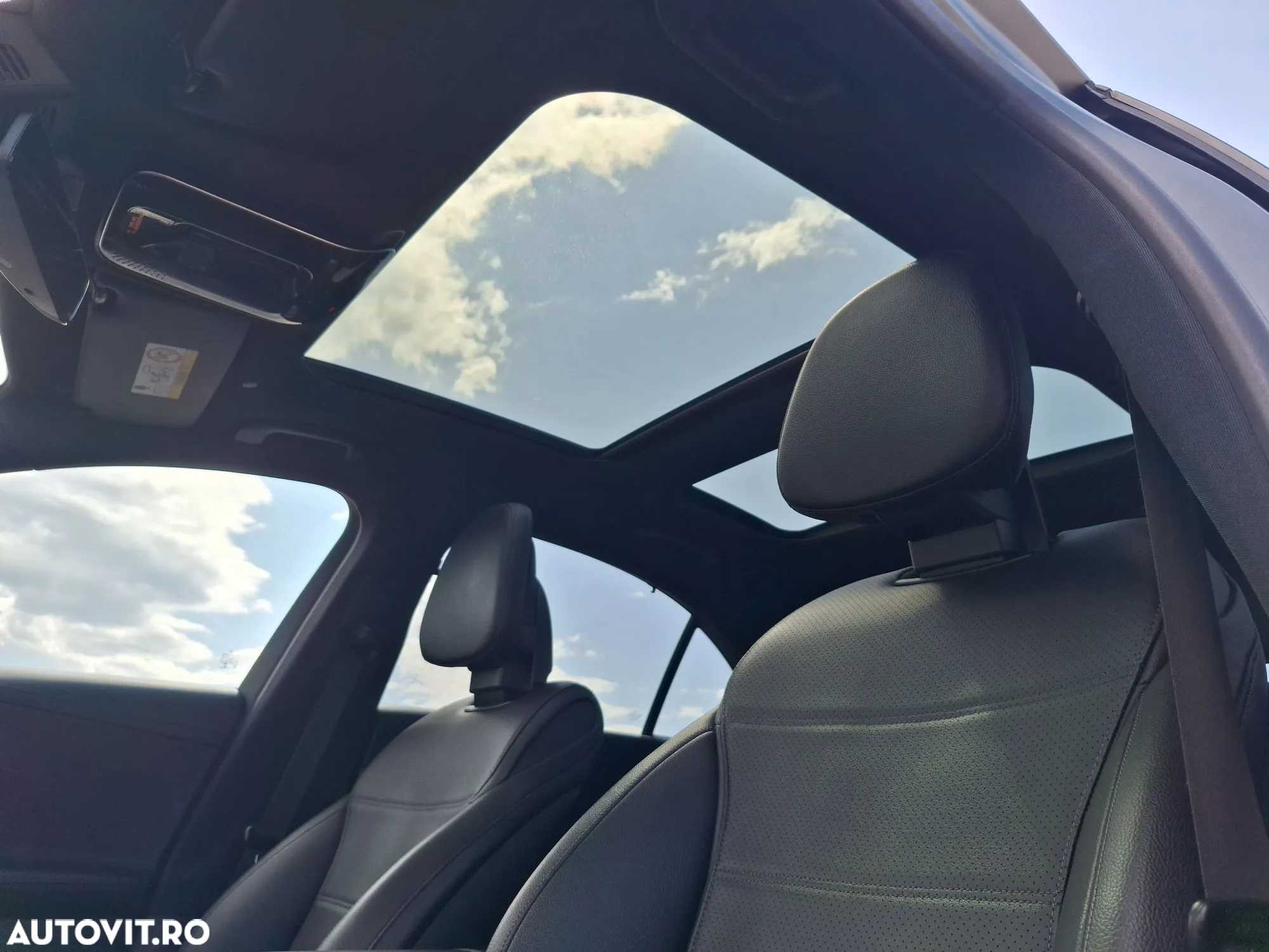 Mercedes-Benz C 300 4Matic T 9G-TRONIC - 34