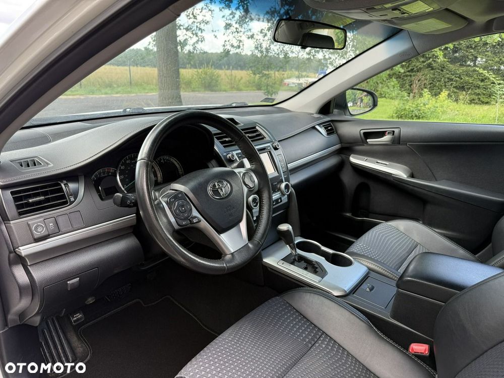 Toyota Camry - 28