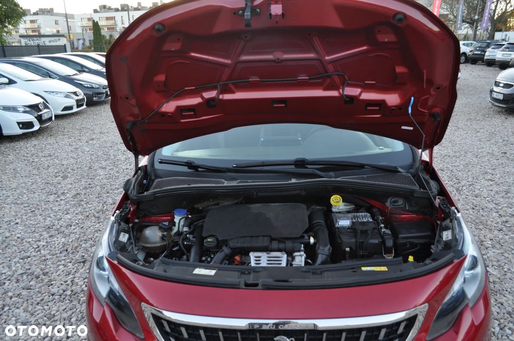 Peugeot 2008 1.2 Pure Tech Allure S&S - 21