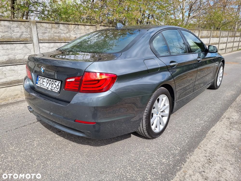 BMW Seria 5 528i Sport-Aut Luxury Line - 16