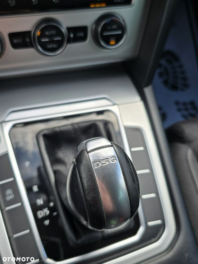 Volkswagen Passat - 36
