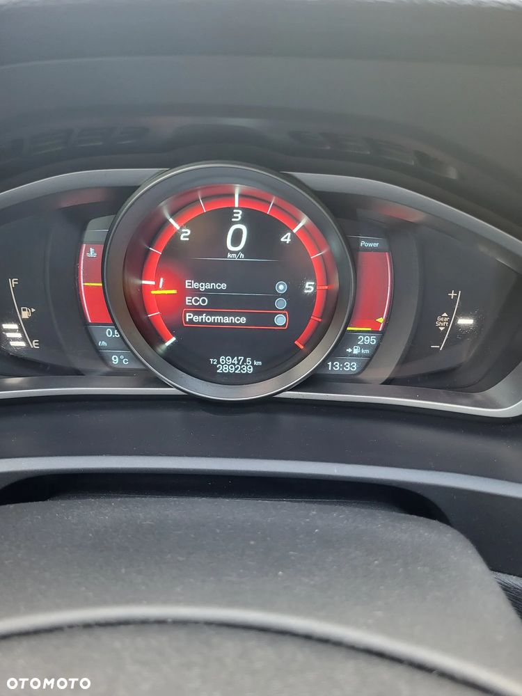 Volvo V40 D2 R-Design - 21