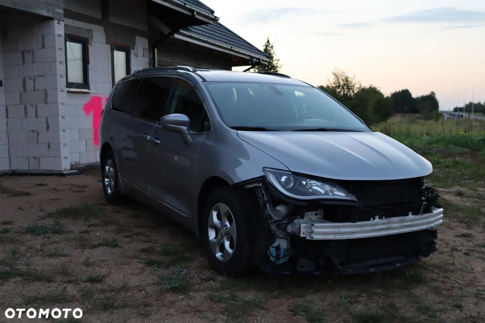 Chrysler Pacifica - 2
