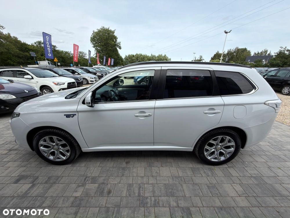 Mitsubishi Outlander Instyle NAVI + - 19