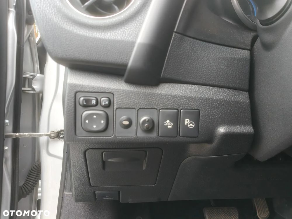 Toyota Auris Hybrid 135 Prestige - 8