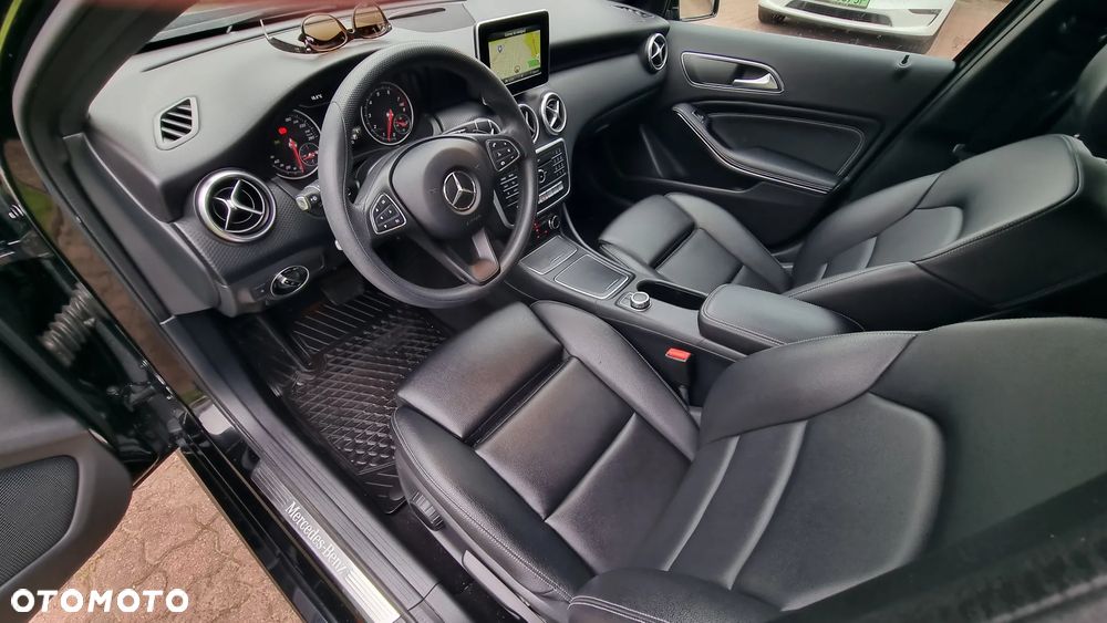 Mercedes-Benz Klasa A 180 7G-DCT AMG Line - 24