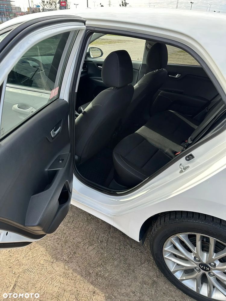 Kia Rio 1.4 L - 13