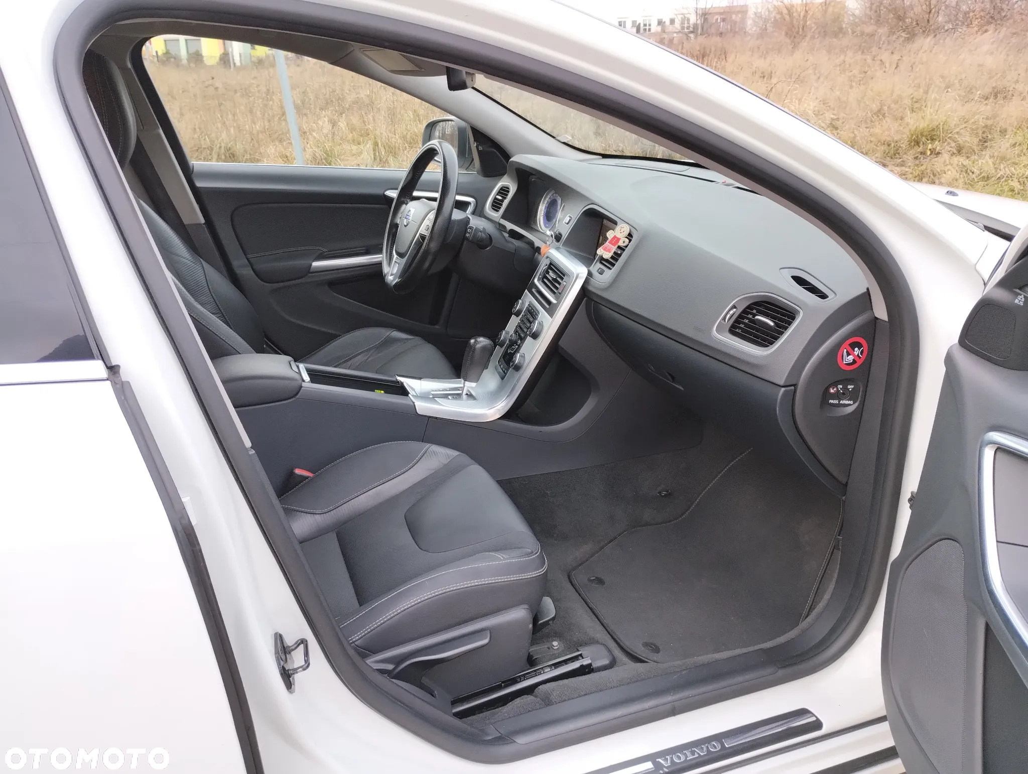Volvo V60 T6 AWD R-Design - 9
