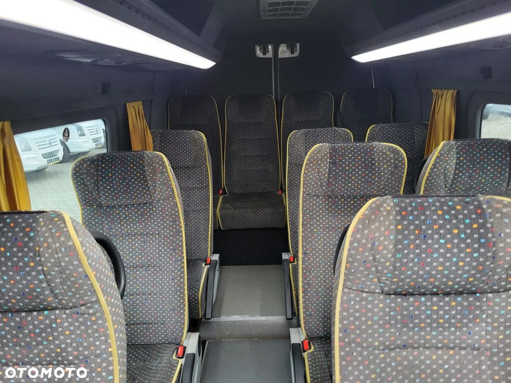 Volkswagen Crafter 24 - miejsca + 3 stojące - 16