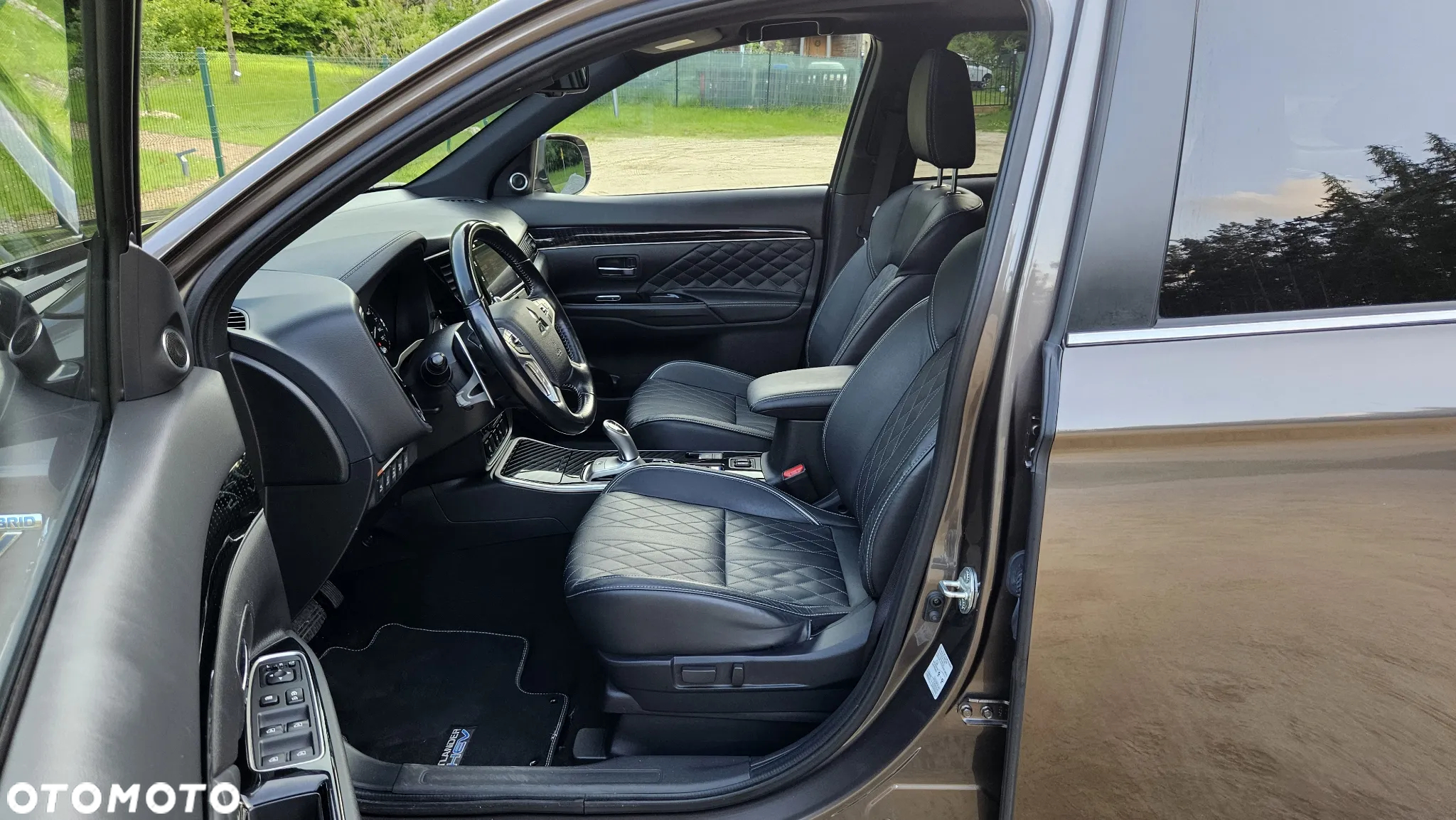 Mitsubishi Outlander PHEV Intense + - 18