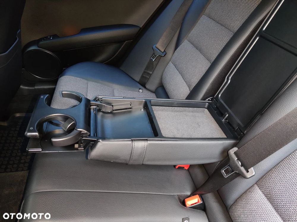 Mercedes-Benz Klasa C 250 T (BlueEFFICIENCY) 7G-TRONIC Avantgarde - 32