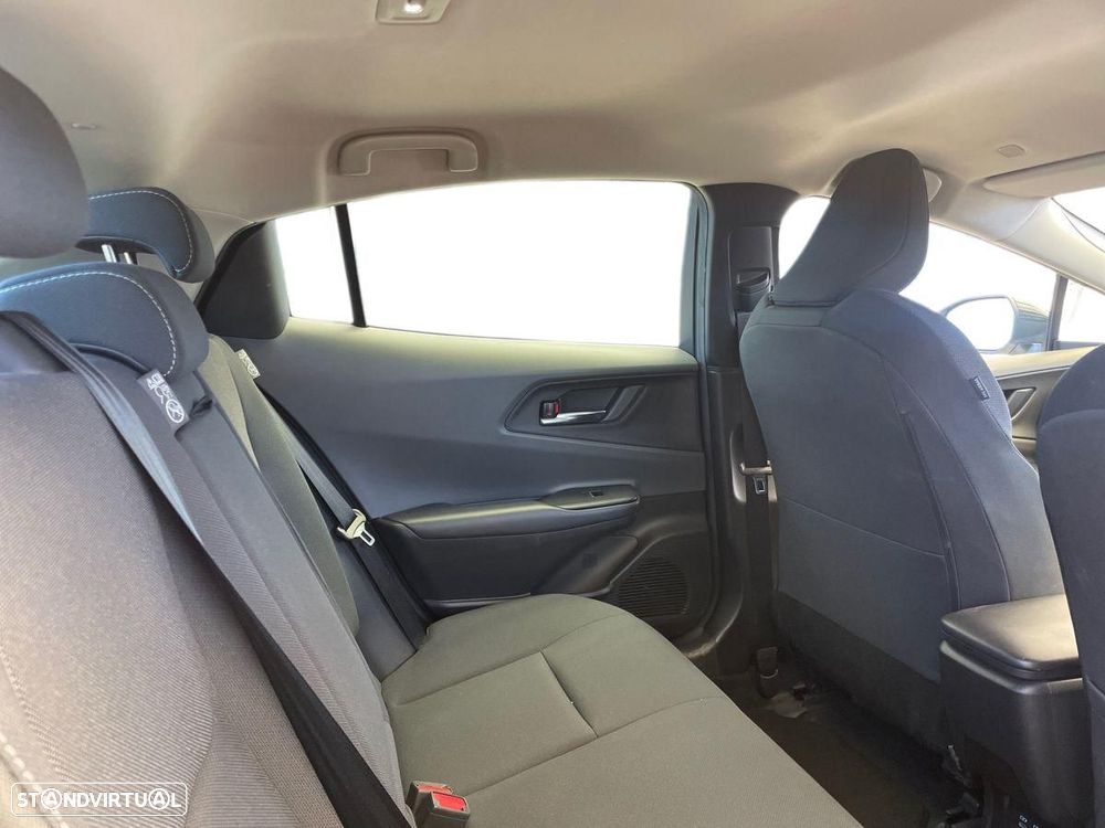 Toyota Prius 2.0 Plug-in Luxury - 8