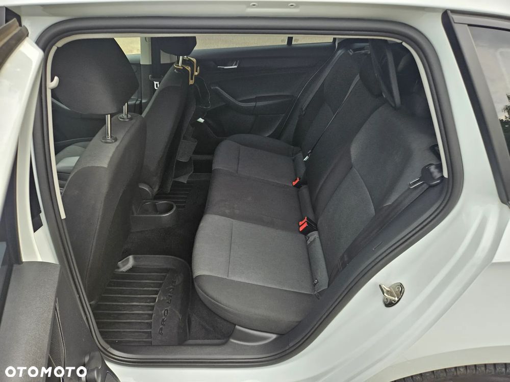 Skoda RAPID 1.0 TSI Active - 16