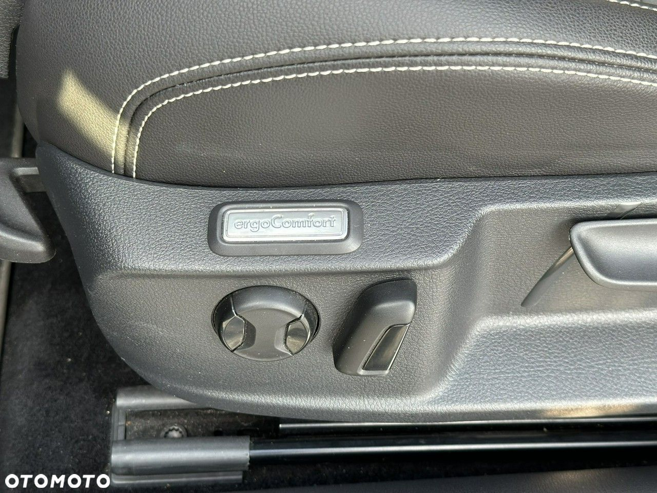 Volkswagen Passat 2.0 TDI EVO Elegance DSG - 28