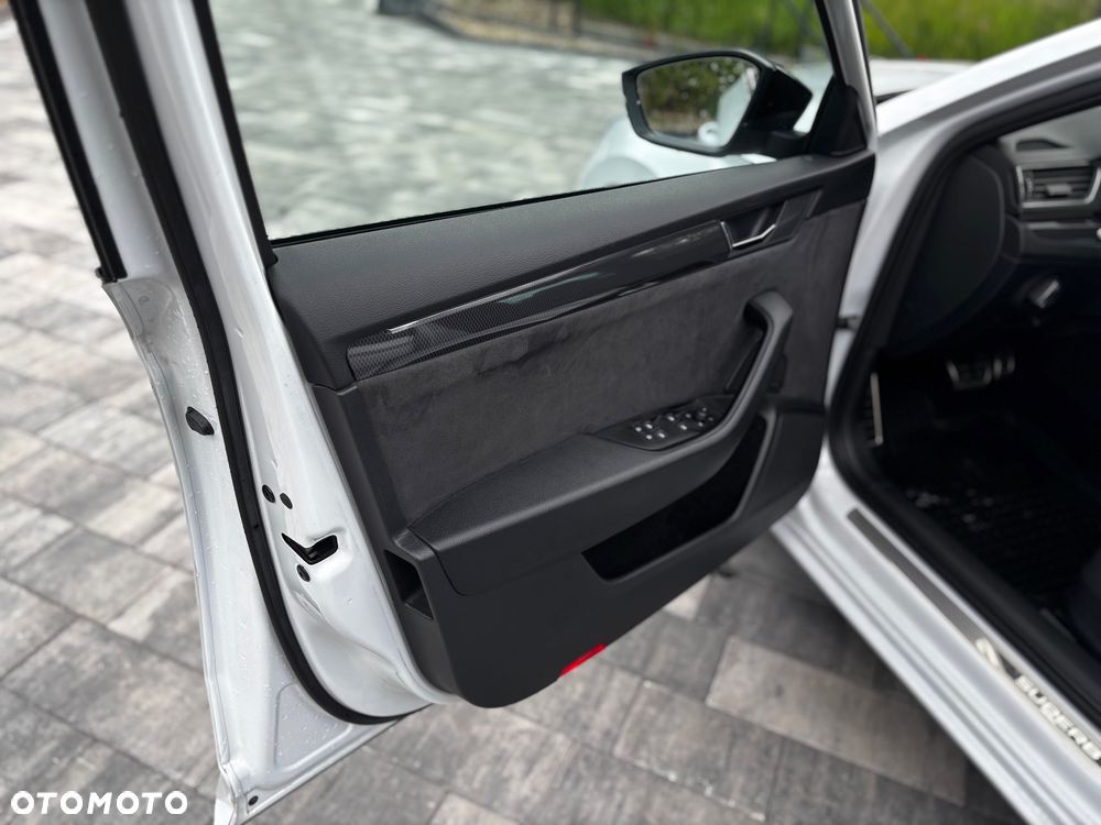 Skoda Superb 2.0 TDI 4x4 Sportline DSG - 17