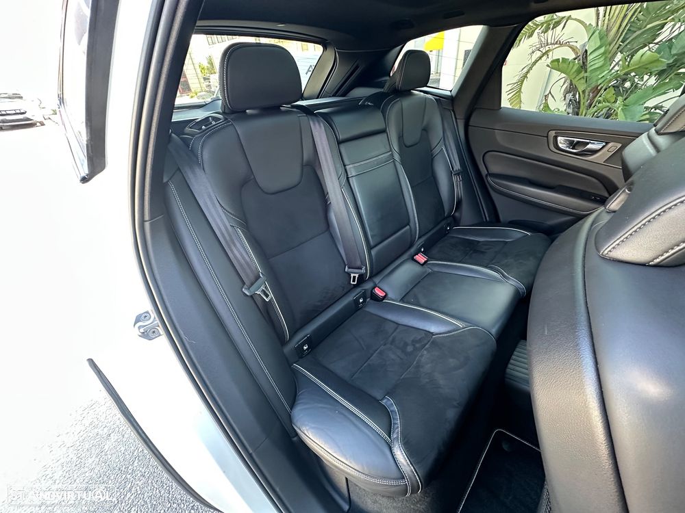 Volvo XC 60 2.0 T8 PHEV R-Design AWD - 35